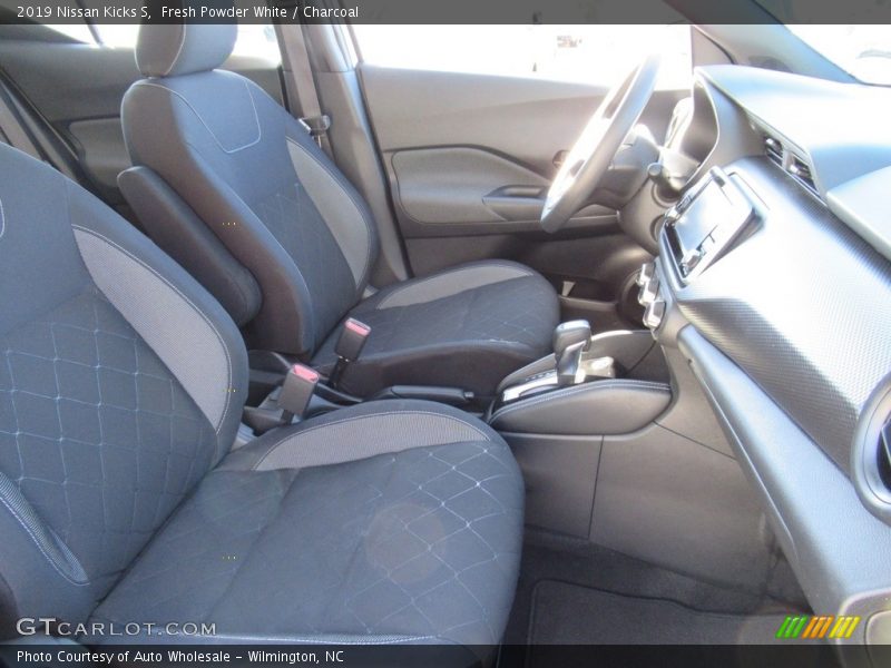 Fresh Powder White / Charcoal 2019 Nissan Kicks S