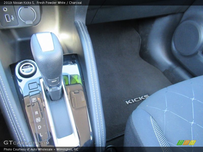 Fresh Powder White / Charcoal 2019 Nissan Kicks S