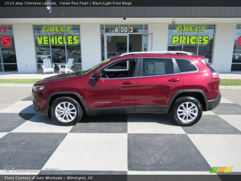 Velvet Red Pearl / Black/Light Frost Beige 2019 Jeep Cherokee Latitude
