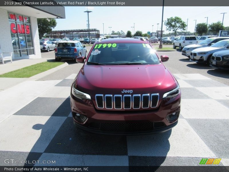 Velvet Red Pearl / Black/Light Frost Beige 2019 Jeep Cherokee Latitude