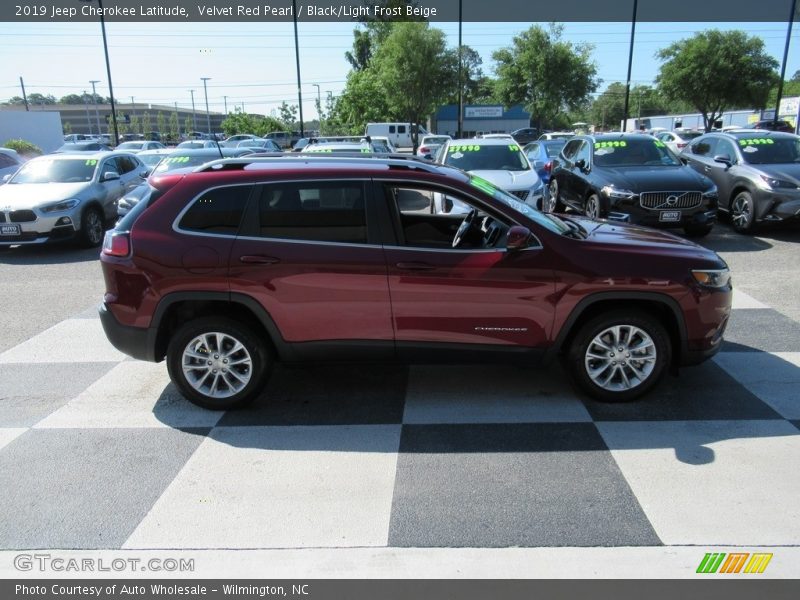 Velvet Red Pearl / Black/Light Frost Beige 2019 Jeep Cherokee Latitude