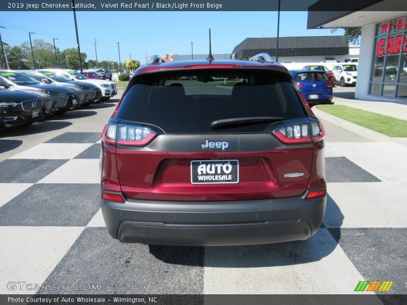 Velvet Red Pearl / Black/Light Frost Beige 2019 Jeep Cherokee Latitude