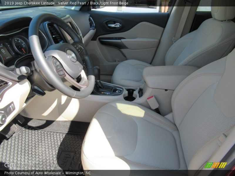 Velvet Red Pearl / Black/Light Frost Beige 2019 Jeep Cherokee Latitude