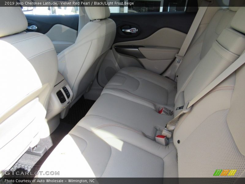 Velvet Red Pearl / Black/Light Frost Beige 2019 Jeep Cherokee Latitude