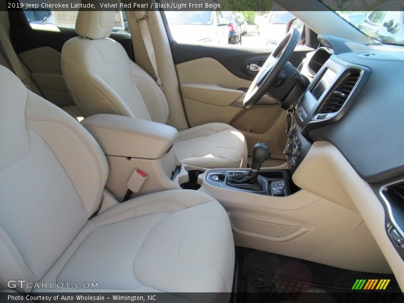 Velvet Red Pearl / Black/Light Frost Beige 2019 Jeep Cherokee Latitude