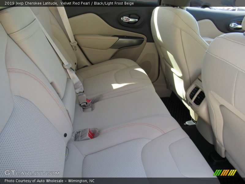 Velvet Red Pearl / Black/Light Frost Beige 2019 Jeep Cherokee Latitude