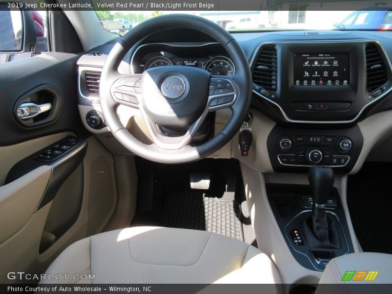 Velvet Red Pearl / Black/Light Frost Beige 2019 Jeep Cherokee Latitude