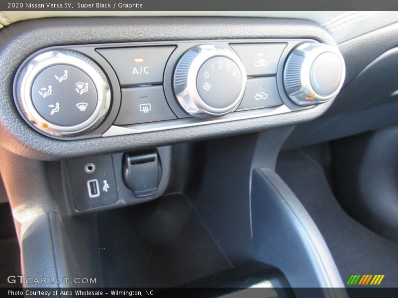 Super Black / Graphite 2020 Nissan Versa SV