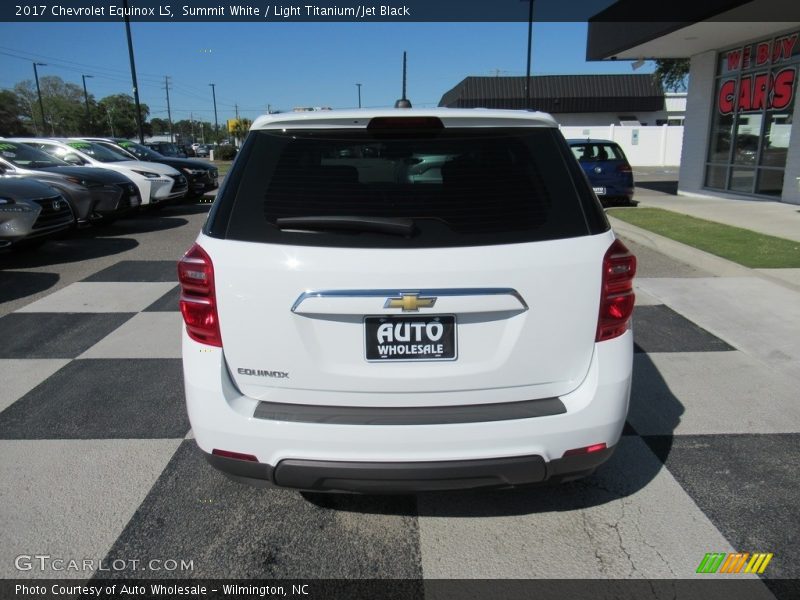 Summit White / Light Titanium/Jet Black 2017 Chevrolet Equinox LS