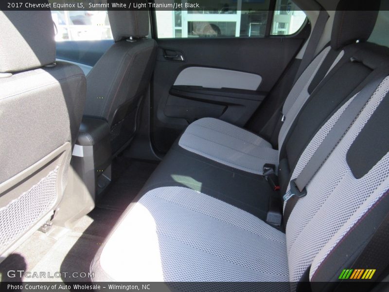 Summit White / Light Titanium/Jet Black 2017 Chevrolet Equinox LS