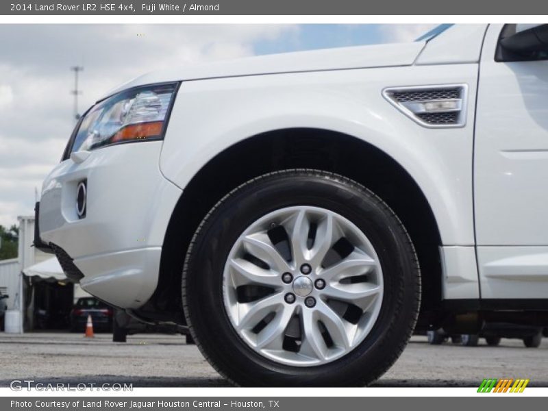 Fuji White / Almond 2014 Land Rover LR2 HSE 4x4