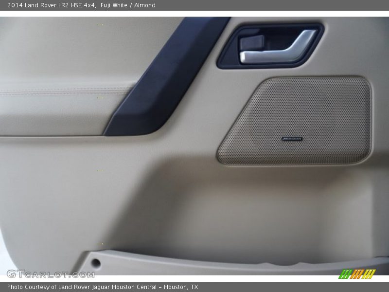 Fuji White / Almond 2014 Land Rover LR2 HSE 4x4
