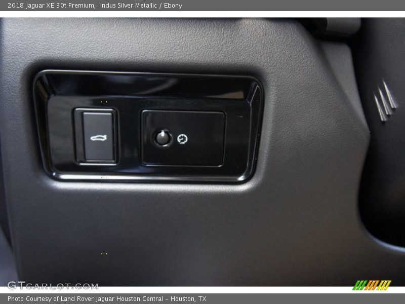 Indus Silver Metallic / Ebony 2018 Jaguar XE 30t Premium
