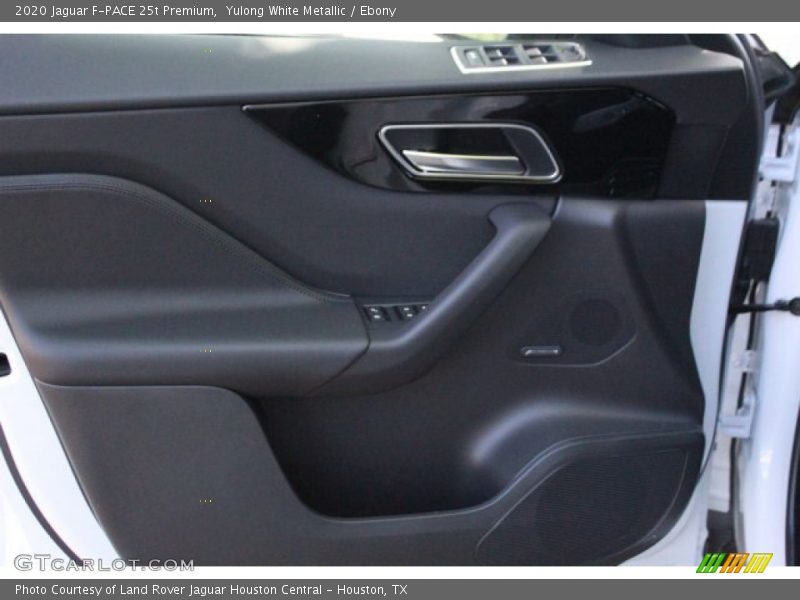 Yulong White Metallic / Ebony 2020 Jaguar F-PACE 25t Premium