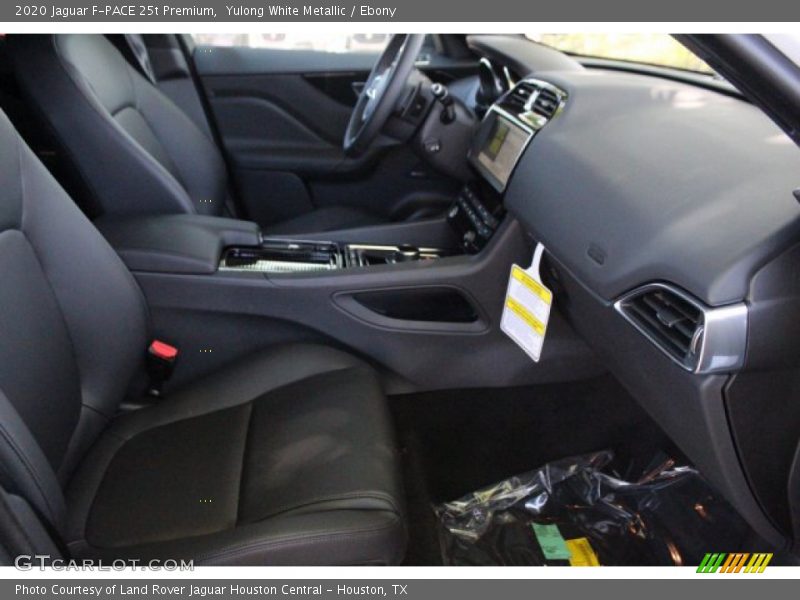 Yulong White Metallic / Ebony 2020 Jaguar F-PACE 25t Premium