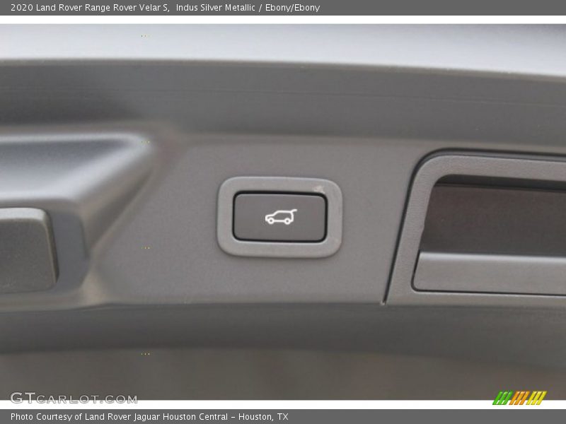 Indus Silver Metallic / Ebony/Ebony 2020 Land Rover Range Rover Velar S
