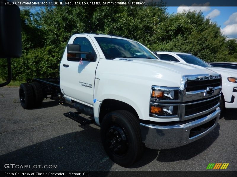 Front 3/4 View of 2020 Silverado 6500HD Regular Cab Chassis