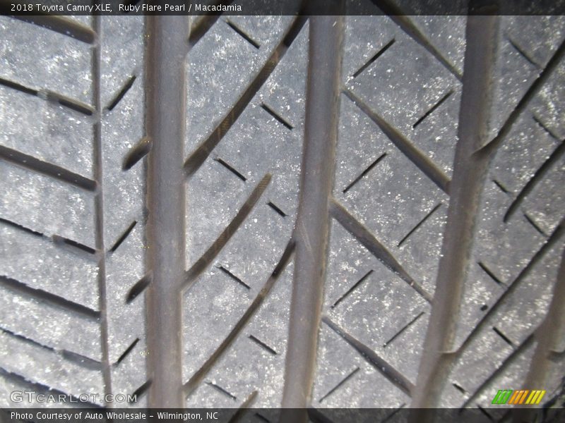 Ruby Flare Pearl / Macadamia 2018 Toyota Camry XLE