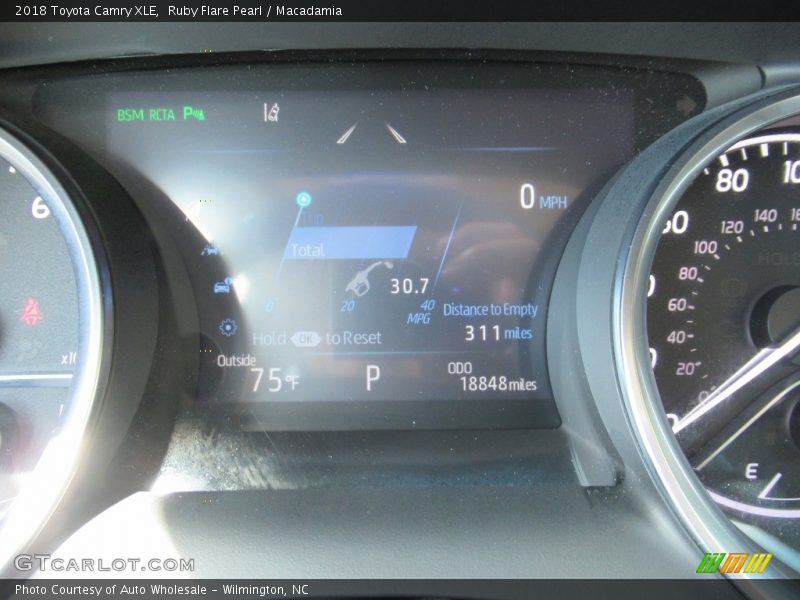 Ruby Flare Pearl / Macadamia 2018 Toyota Camry XLE