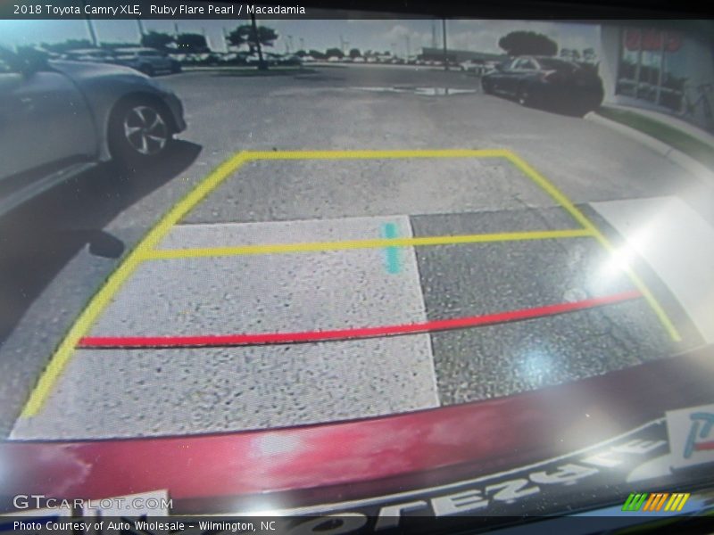 Ruby Flare Pearl / Macadamia 2018 Toyota Camry XLE
