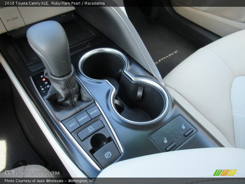 Ruby Flare Pearl / Macadamia 2018 Toyota Camry XLE