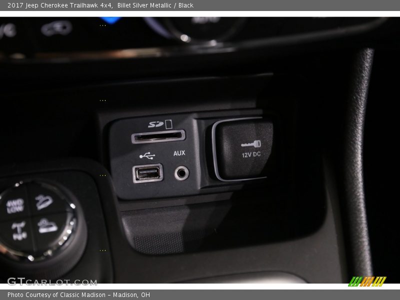 Billet Silver Metallic / Black 2017 Jeep Cherokee Trailhawk 4x4