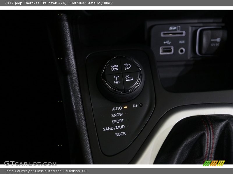 Billet Silver Metallic / Black 2017 Jeep Cherokee Trailhawk 4x4