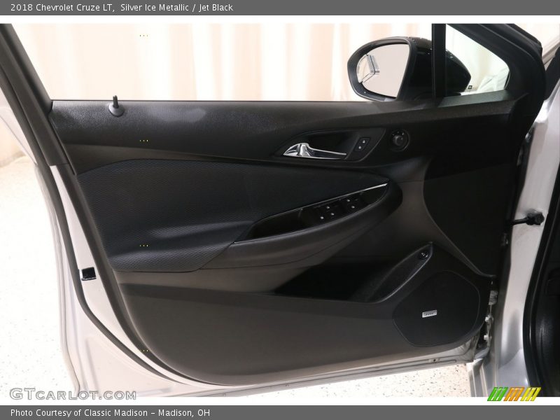Silver Ice Metallic / Jet Black 2018 Chevrolet Cruze LT