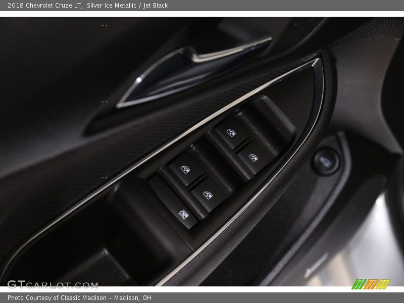 Silver Ice Metallic / Jet Black 2018 Chevrolet Cruze LT