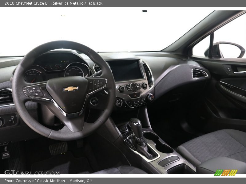 Silver Ice Metallic / Jet Black 2018 Chevrolet Cruze LT