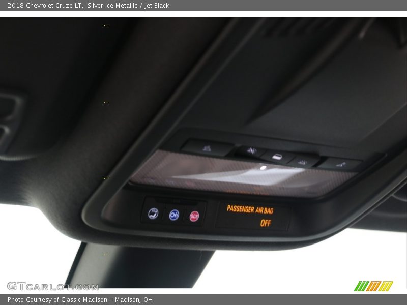 Silver Ice Metallic / Jet Black 2018 Chevrolet Cruze LT