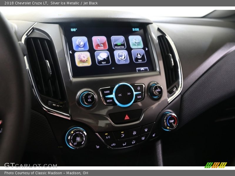 Silver Ice Metallic / Jet Black 2018 Chevrolet Cruze LT