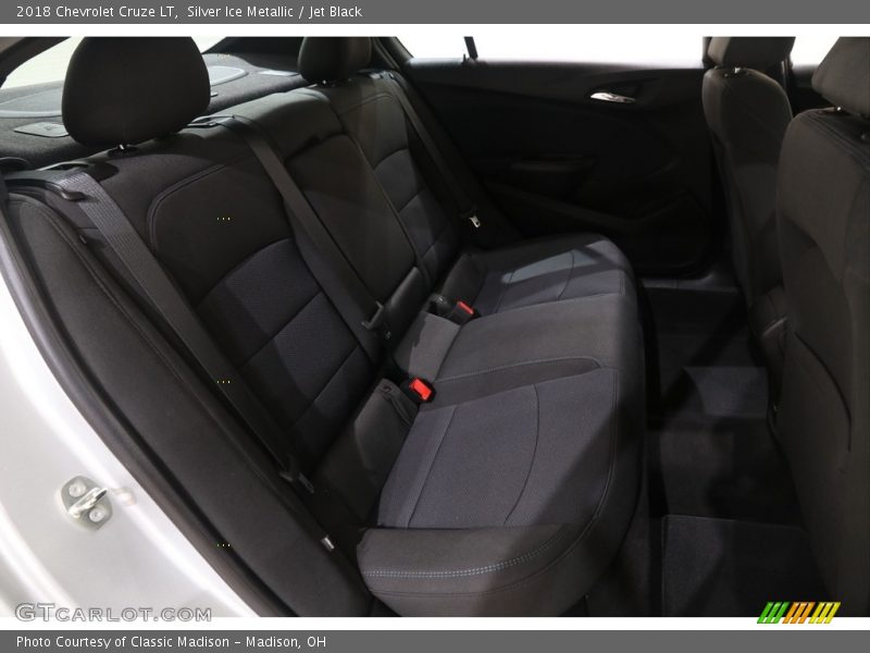 Silver Ice Metallic / Jet Black 2018 Chevrolet Cruze LT