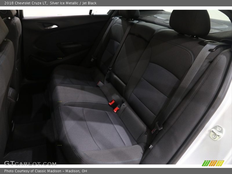 Silver Ice Metallic / Jet Black 2018 Chevrolet Cruze LT