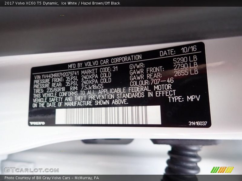 Ice White / Hazel Brown/Off Black 2017 Volvo XC60 T5 Dynamic