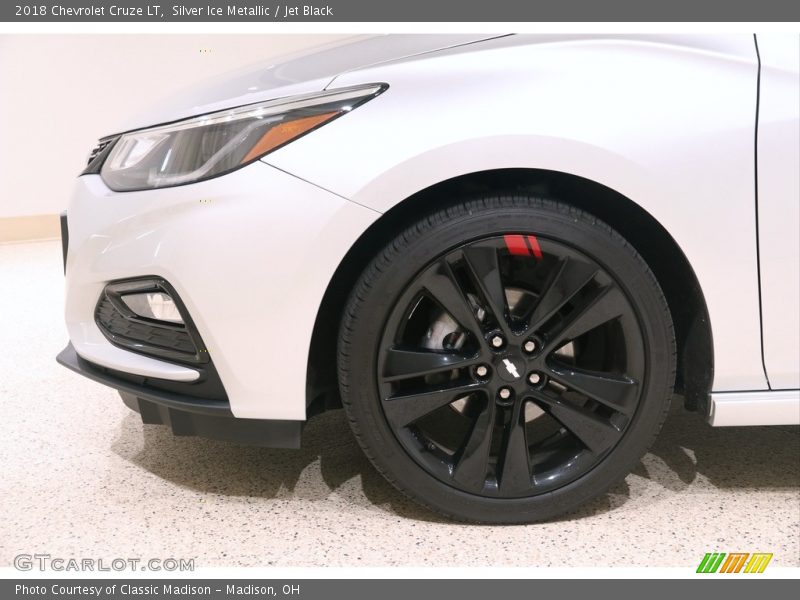 Silver Ice Metallic / Jet Black 2018 Chevrolet Cruze LT