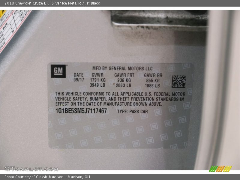 Silver Ice Metallic / Jet Black 2018 Chevrolet Cruze LT