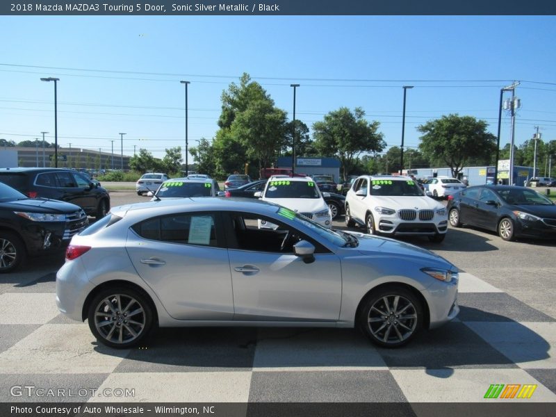 Sonic Silver Metallic / Black 2018 Mazda MAZDA3 Touring 5 Door