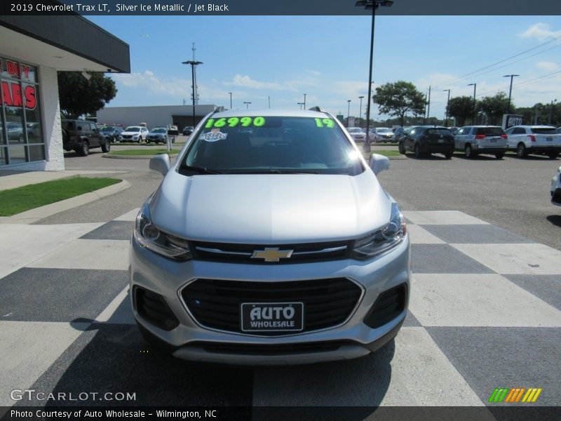 Silver Ice Metallic / Jet Black 2019 Chevrolet Trax LT