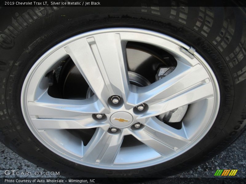 Silver Ice Metallic / Jet Black 2019 Chevrolet Trax LT