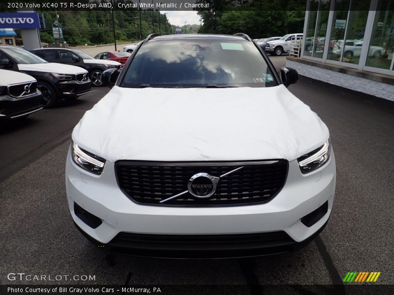 Crystal White Metallic / Charcoal 2020 Volvo XC40 T5 R-Design AWD