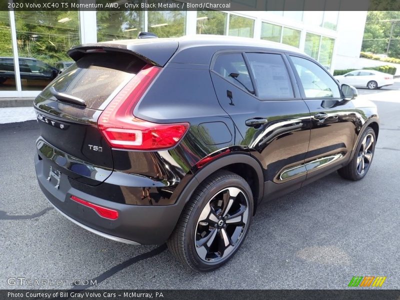 Onyx Black Metallic / Blond/Charcoal 2020 Volvo XC40 T5 Momentum AWD