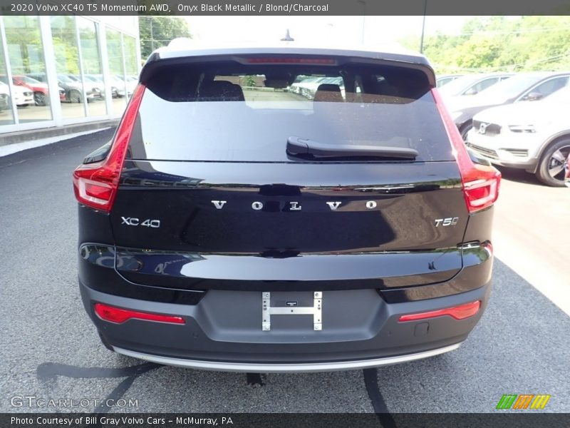 Onyx Black Metallic / Blond/Charcoal 2020 Volvo XC40 T5 Momentum AWD
