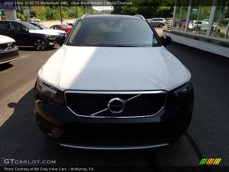 Onyx Black Metallic / Blond/Charcoal 2020 Volvo XC40 T5 Momentum AWD