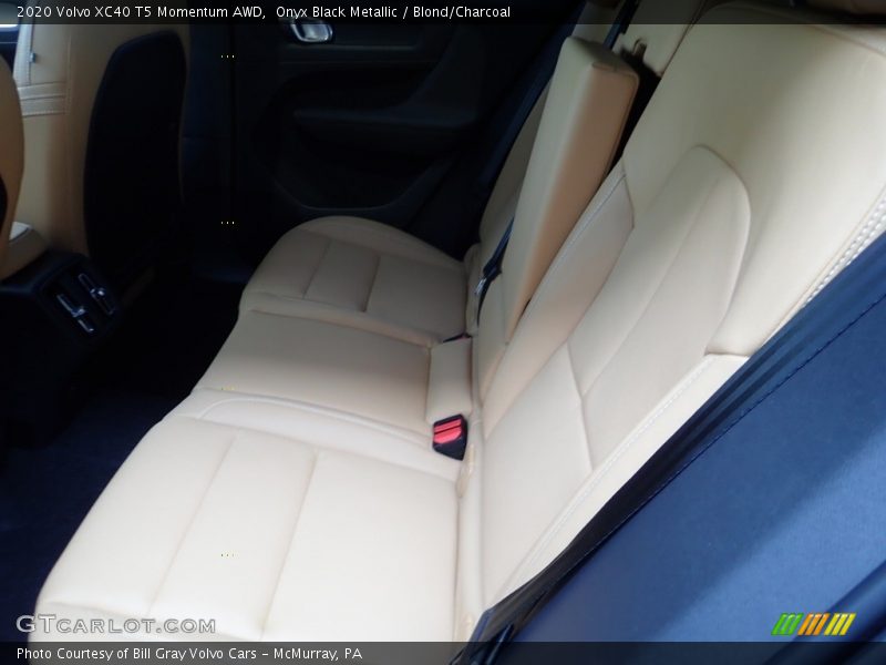 Onyx Black Metallic / Blond/Charcoal 2020 Volvo XC40 T5 Momentum AWD