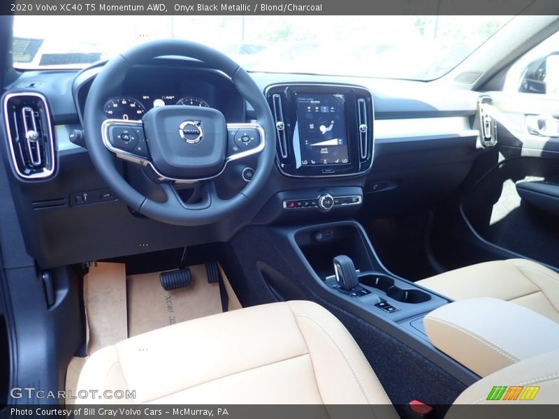Onyx Black Metallic / Blond/Charcoal 2020 Volvo XC40 T5 Momentum AWD