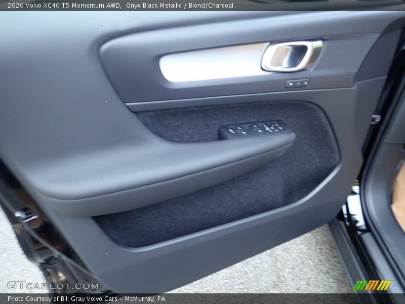 Onyx Black Metallic / Blond/Charcoal 2020 Volvo XC40 T5 Momentum AWD