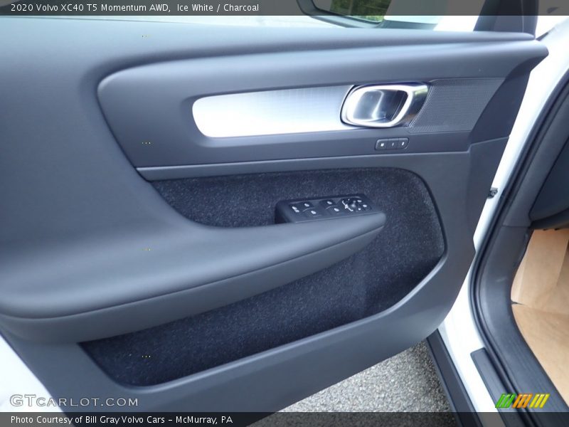 Ice White / Charcoal 2020 Volvo XC40 T5 Momentum AWD