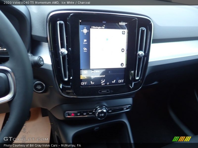 Ice White / Charcoal 2020 Volvo XC40 T5 Momentum AWD