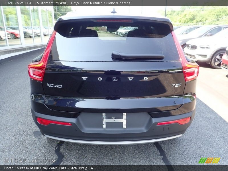 Onyx Black Metallic / Blond/Charcoal 2020 Volvo XC40 T5 Momentum AWD